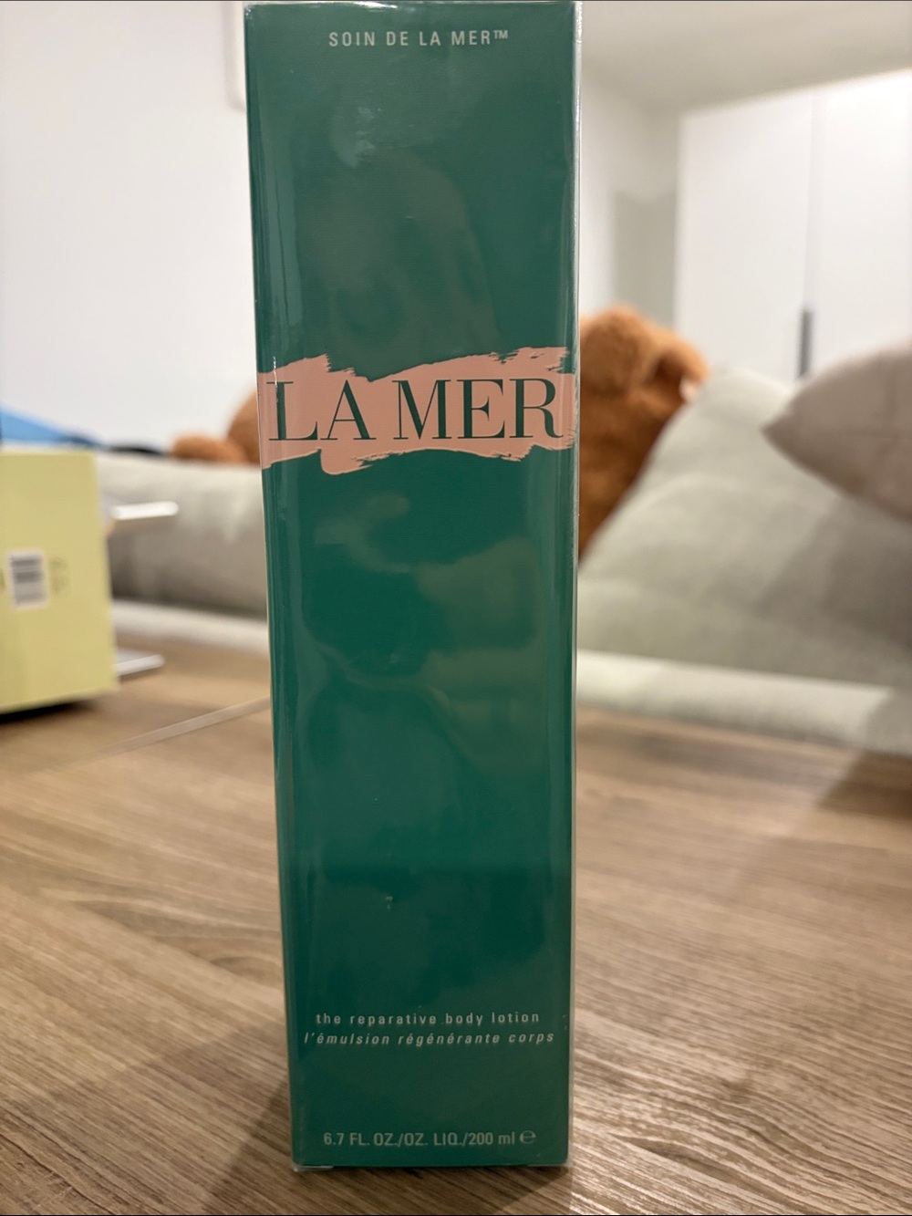La Mer Body Lotion Box in Green with Pink Logo